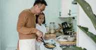 Bombas de patata rellenas de estofado: la receta económica de las abuelas que encanta a todos en casa