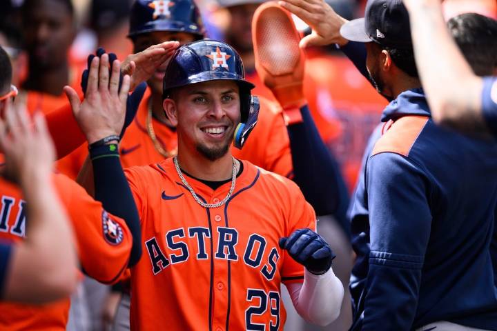 Deadspin | Astros rip 4 HRs, close season with win over Angels