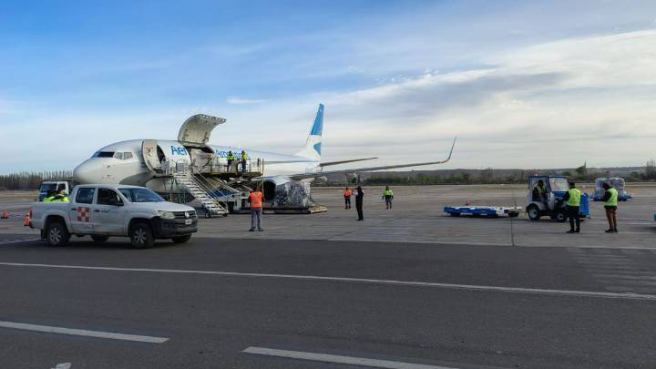 Aerolíneas Argentinas inició en Neuquén una prueba de vuelos de carga para envíos de Mercado Libre