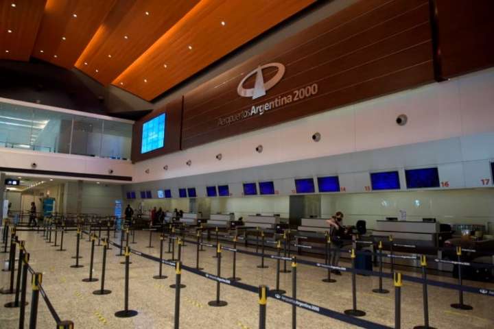 Tras los daños y el viento, aún hay vuelos demorados en el aeropuerto de Mendoza