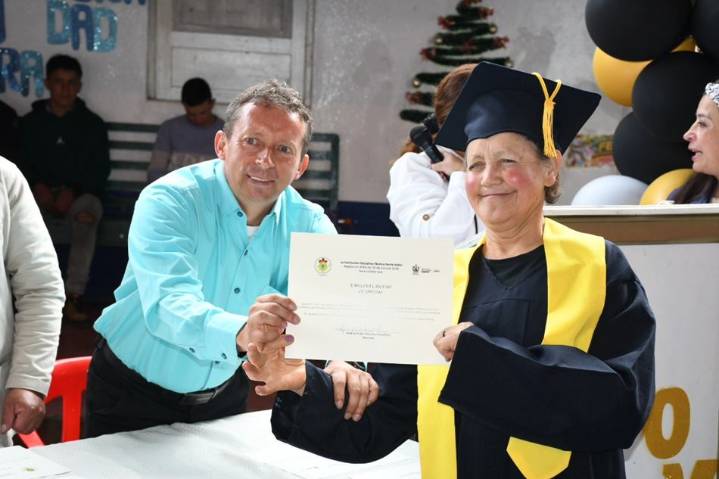 El aporte social de la UCC a la alfabetización de adultos varias regiones