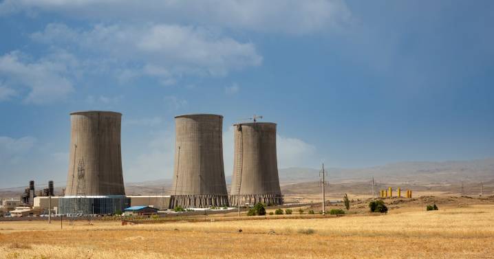 Irán y Rusia firman acuerdo para construir plantas nucleares en la República Islámica