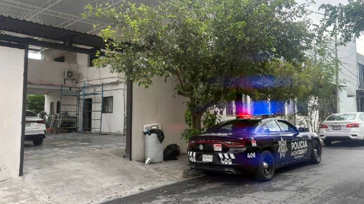 De última hora. Joven muere electrocutado mientras trabajaba en techo de oficina en Monterrey