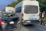 Causa choque múltiple transporte de personal al intentar ganar el paso en la Saltillo