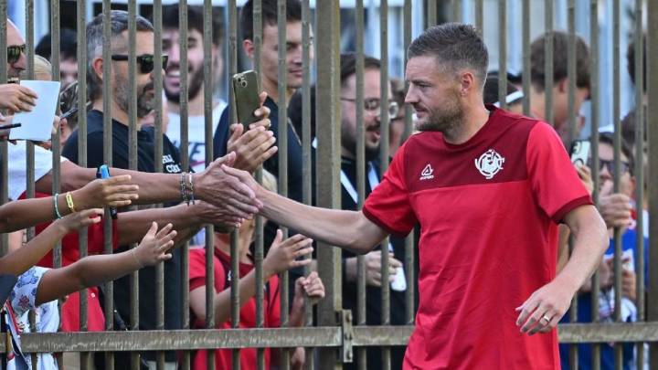 Jamie Vardy mania rocks Italian football: 'People are literally going crazy'