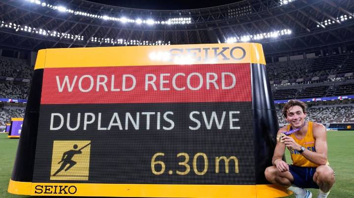 Duplantis gives Japanese fans what they came for — another world record in pole vault