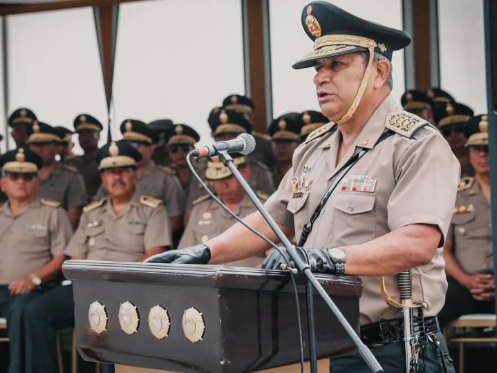 Jueza ordenó suspensión de 18 meses del Comandante General de la PN Victor Zanabria por presunto delito de peculado y abuso de autoridad