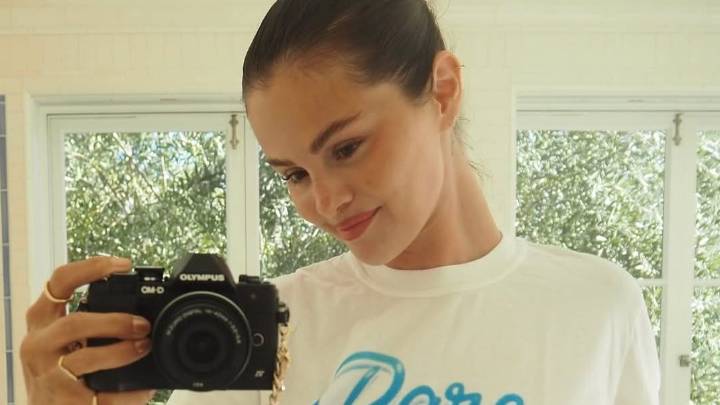 Selena Gomez Approves Toasted Nails for Fall—Here’s Exactly How To Do It