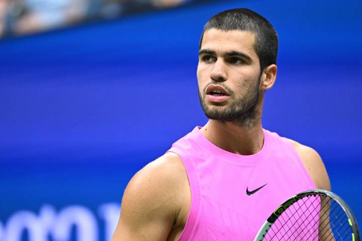 Carlos Alcaraz Draws Rare Similarity to Soccer Legend As Andy Murray Makes Honest Confession Carlos Alcaraz may not be impressing Andy Murray with his golf skills, but his tennis speaks differently to