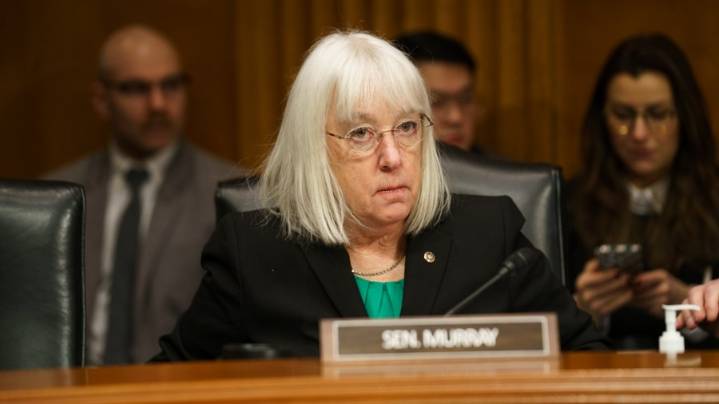 Sen. Murray discusses tariff impacts as Vancouver businesses feel the pinch