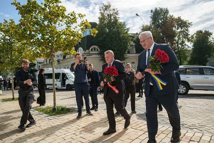 Kyiv receives 1,000 bodies of what Russia says are fallen Ukrainian soldiers