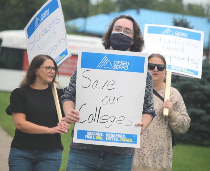 Sault College workers join provincial strike: GALLERY