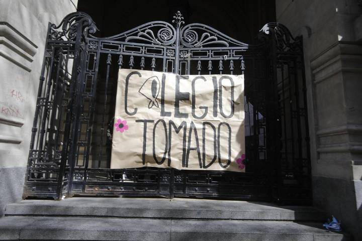 Ya lleva dos días la toma en los colegios Carlos Pellegrini y el Nacional de Buenos Aires