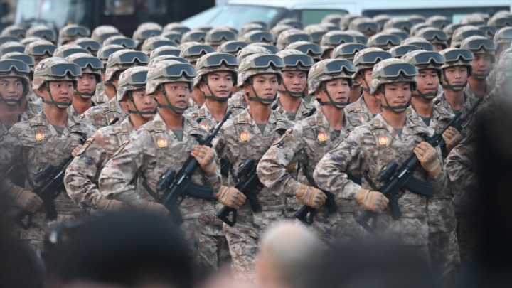 China prepara a su ejército: exoesqueletos para convertir soldados en superhumanos
