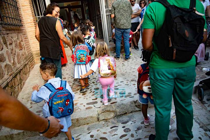 Alertan de que la caída demográfica en Castilla-La Mancha pondrá en riesgo aulas y empleo de profesores