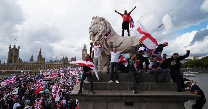 Police officers hurt as Tommy Robinson protesters 'attack officers' at London rally