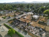 Una nube tóxica contamina casas que sobrevivieron a los incendios de Los Ángeles