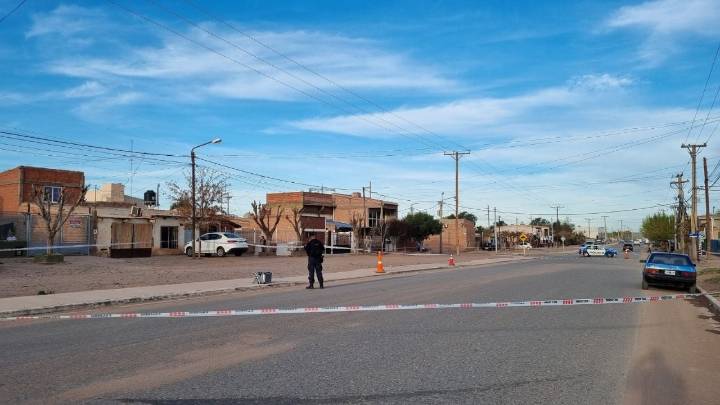 Un hombre fue atacado y asesinado mientras caminaba en una calle en Rincón de los Sauces