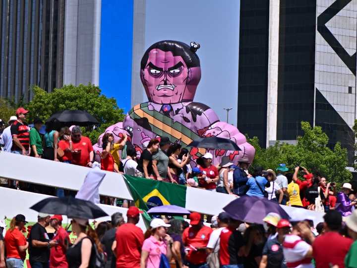 Miles de personas ya marchan en Brasil contra una posible amnistía a Jair Bolsonaro e inmunidad para los legisladores