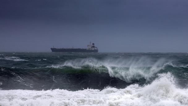 El huracán Lorena provocará lluvias torrenciales y fuerte oleaje en el noroeste de México