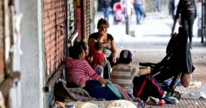 Aseguran que una familia tipo necesita casi cuatro salarios mínimos para no caer bajo la línea de pobreza