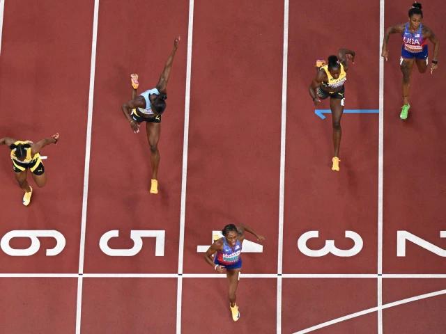 Defending champion Richardson struggles into 100m world final