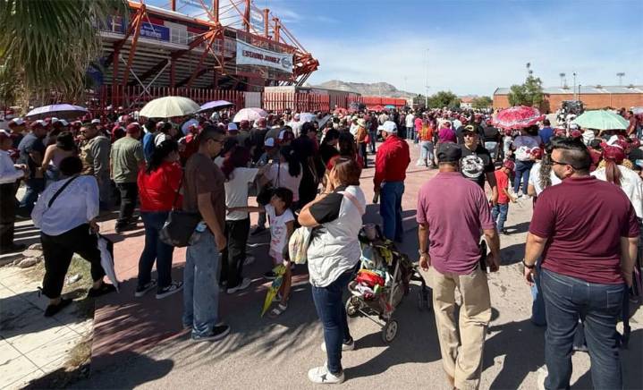 Priva desorganización en evento de Sheinbaum en Juárez