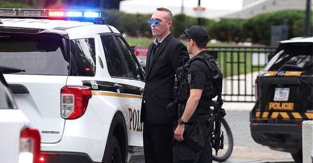 Secret Service Arrests Man Attempting to Scale White House Fence