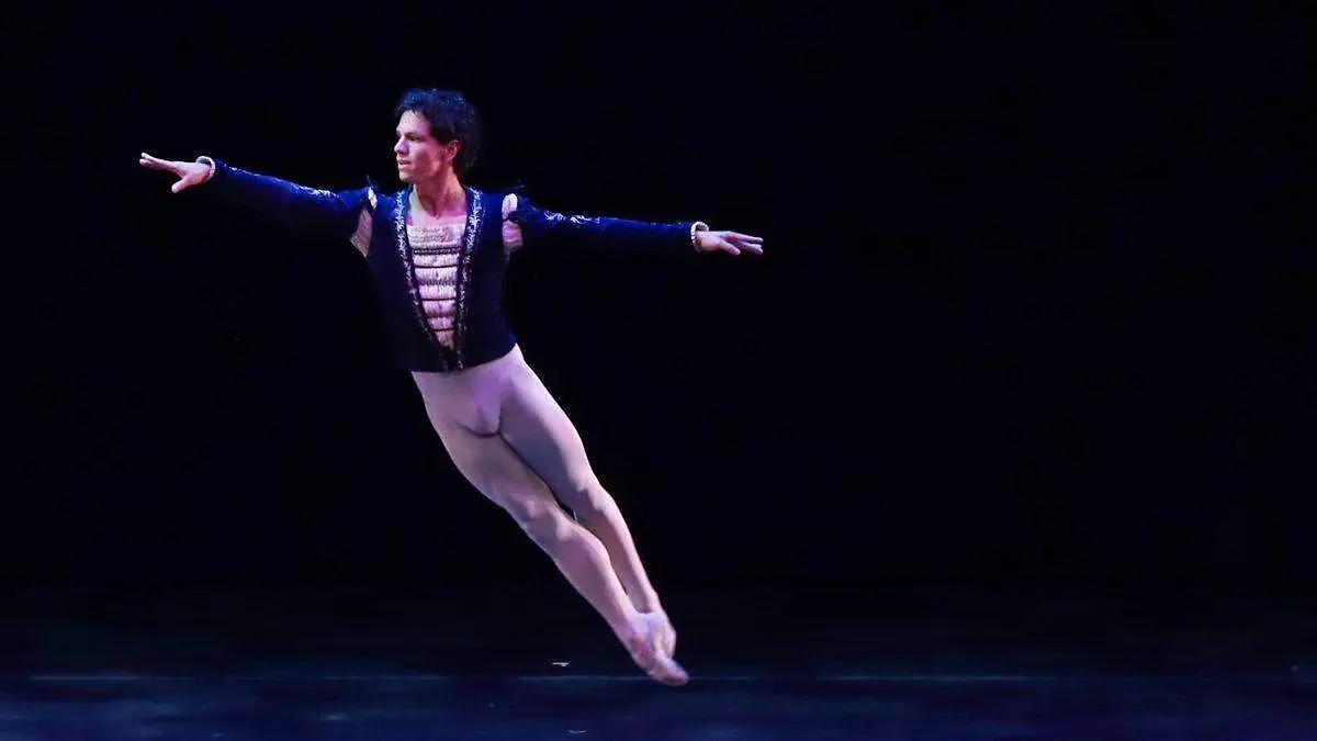 Isaac Hernández luce su maestría dancística en la Gala de “Despertares”