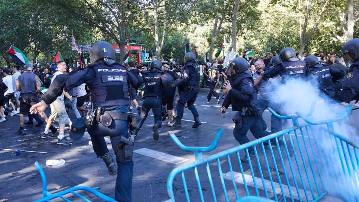 Sindicatos policiales exigen la dimisión del delegado del Gobierno de Madrid por la falta de seguridad en La Vuelta: "No ha estado a la altura"