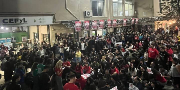 Tomaron la facultad de Filosofía y Letras de la UBA previo al paro contra el veto a la ley de financiamiento
