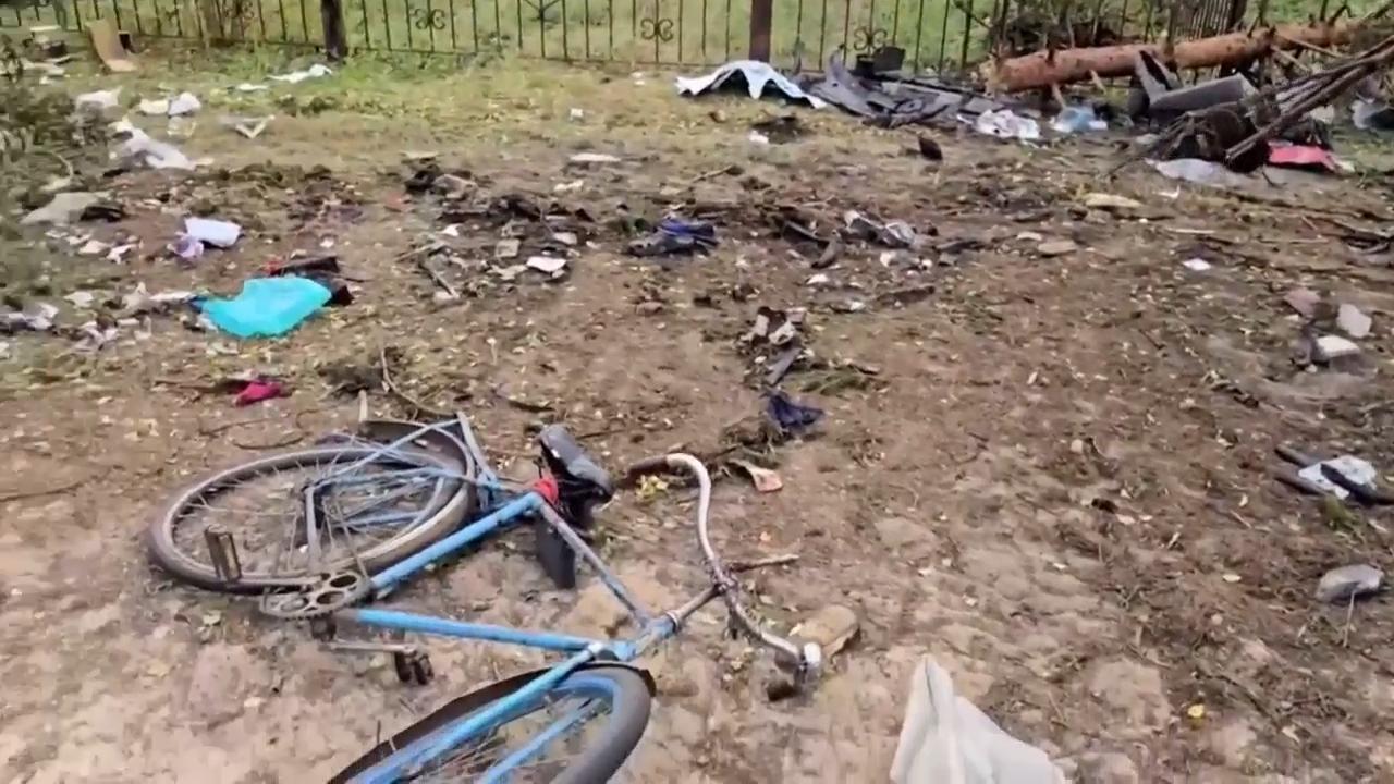 Russian glide bomb strikes village in eastern Ukraine, local officials say