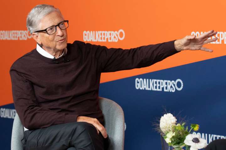 Bill Gates defiende "la verdad sobre las vacunas": Gracias a ellas mueren menos niños