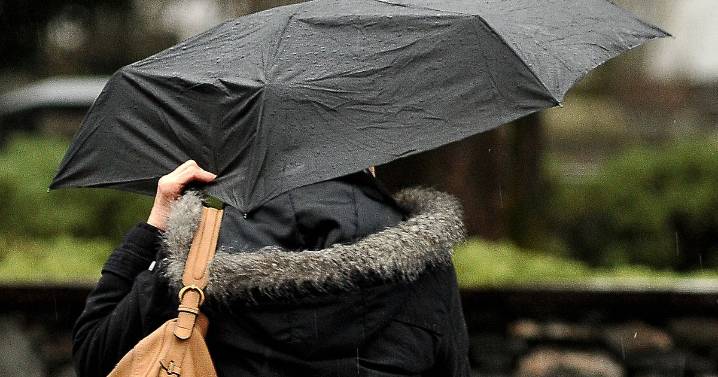 Met Office issues 'persistent, heavy rain' weather warning as West Dunbartonshire set for torrential rain