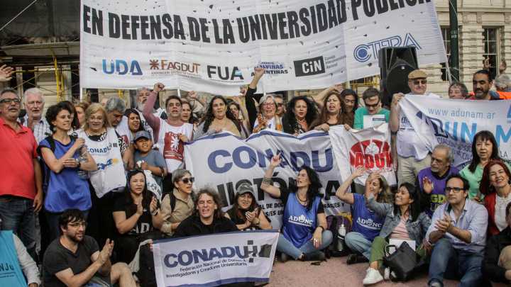 El Garrahan y las universidades advierten que volverán a la calle si Milei veta las leyes de financiamiento