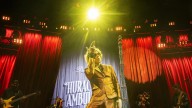 Enrique Bunbury arrasa en Zaragoza con El Huracán Ambulante en estado de gracia