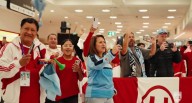 Con banderolas e hinchas de Universitario: así fue el recibimiento a Piero Quispe en Australia
