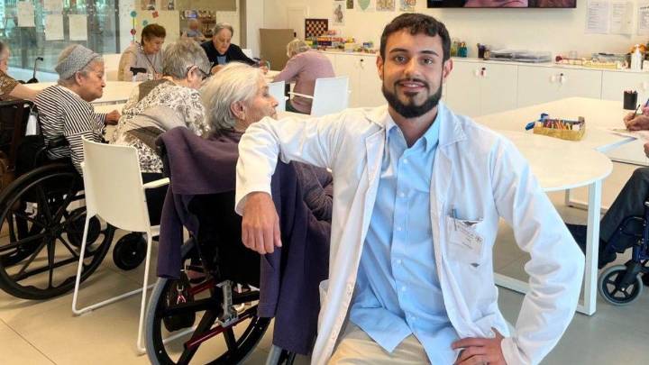 Iván Caballero, especialista en Psicogerontología: "Envejecer no es una etapa mala, pero es casi un tabú"