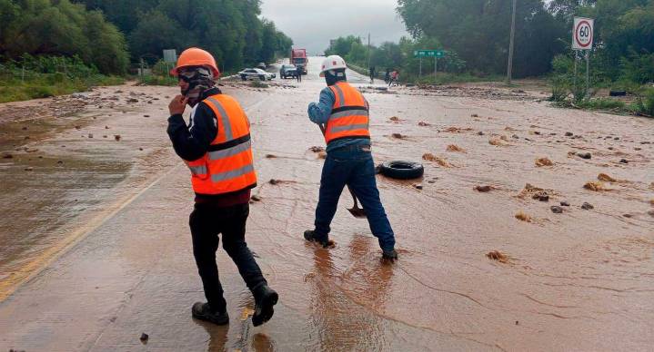 Gobernador Durazo supervisa apoyo a población y carreteras afectadas por lluvias en Sonora