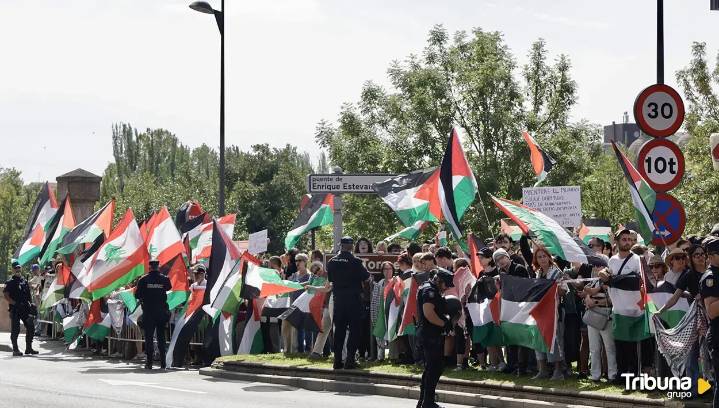 Protestas con banderas palestinas y contra Israel en Salamanca al paso de La Vuelta