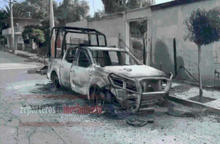 UNA PATRULLA ARDIÓ EN LLAMAS FRENTE A LA CASA DE LA ALCALDESA EN NEXTLALPAN: UN HERIDO Y UN MUERTO