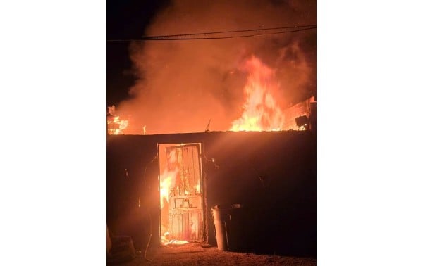 Arde vivienda en la Manuel Valdez