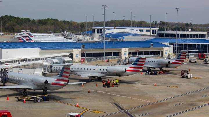 Dead Stowaway Found In Landing Gear Of American Airlines Plane At CLT