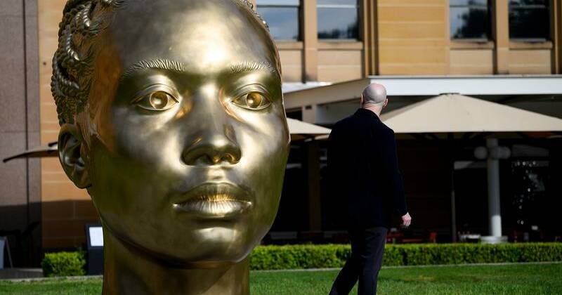 Shimmering gigantic golden head aims to raise eyebrows