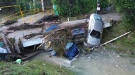 Lluvia Arrastra Autos y Quedan Atorados en Puente del Arroyo La Chueca en Santiago, Nuevo León
