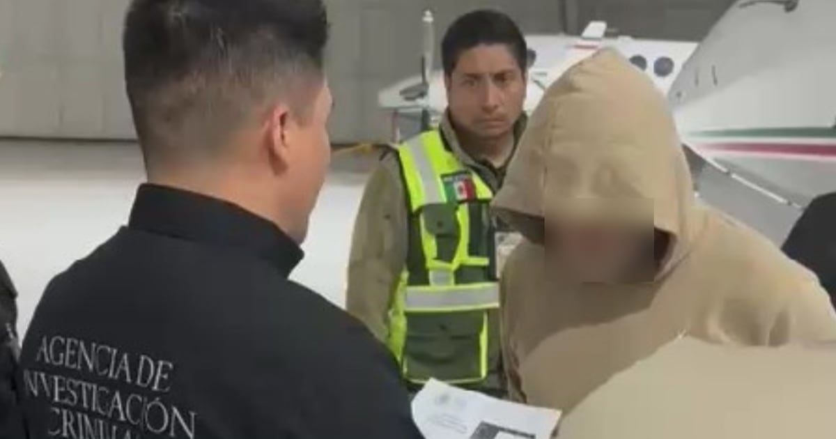 Hernán Bermúdez Requena aterriza en el Aeropuerto de Toluca; alistan traslado a ‘El Altiplano’