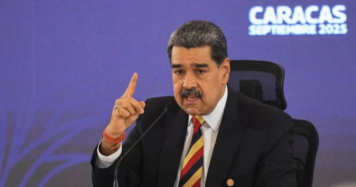 Nicolás Maduro vuelve a arremeter contra Jenniffer González Colón