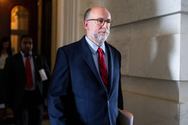 White House tells agencies to prep mass layoffs for shutdown