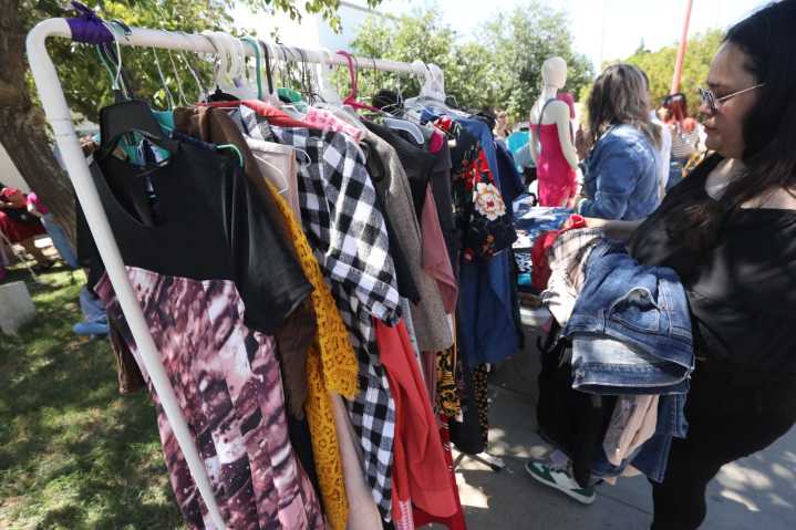 Impulsan el intercambio de ropa para proteger el medio ambiente