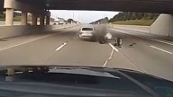 El eje trasero de un auto robado es arrancado al intentar huir de la Policía en Michigan